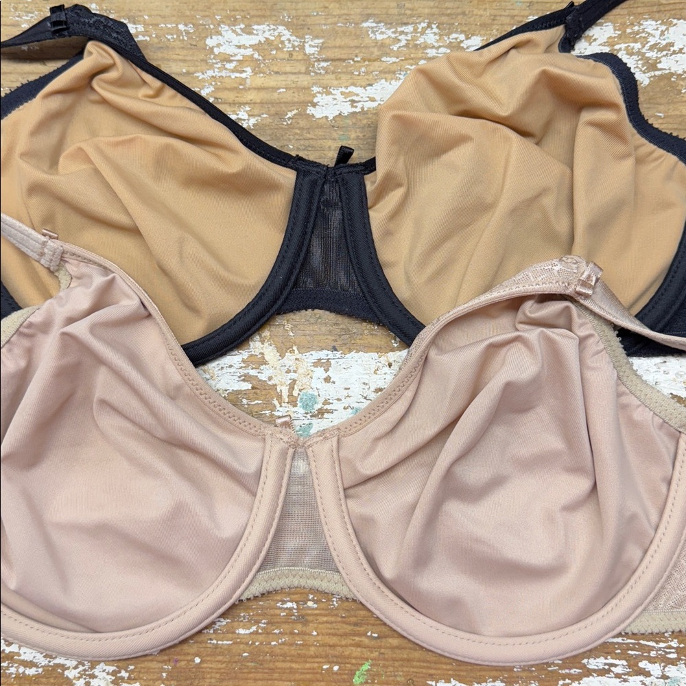 Chantelle Underwire Bras. 36C - Picture 3 of 8